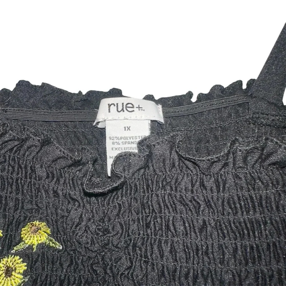 Rue21 soft floral crop top (F16) - Picture 3 of 5